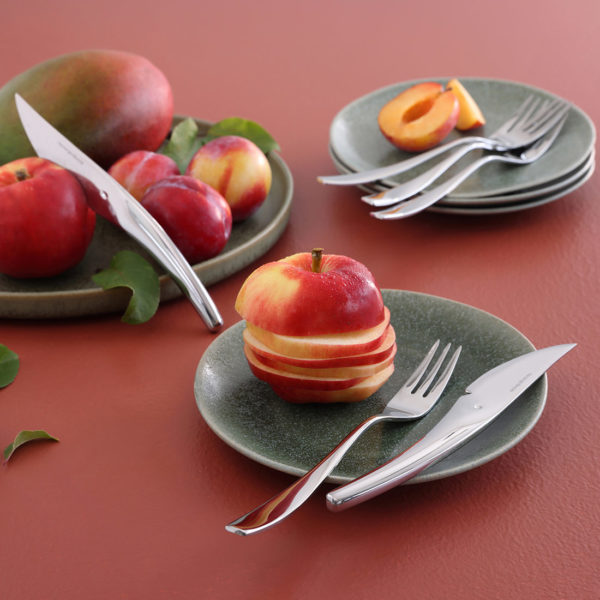 Fruktsett fra Hardanger Bestikk på dekket bord med frukt